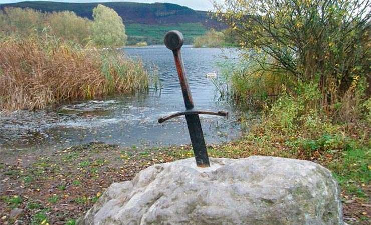 В Уэльсе похитили замурованный в камень меч короля Артура